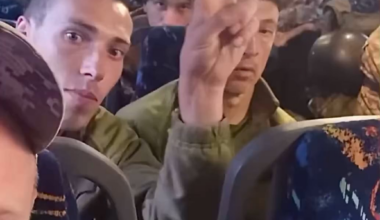 Ukrainian soldiers still heading out to the front lines to fight