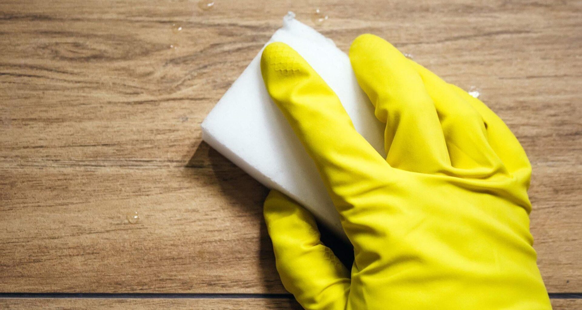 “Magic” Cleaning Sponges Found to Release Trillions of Microplastic Fibers