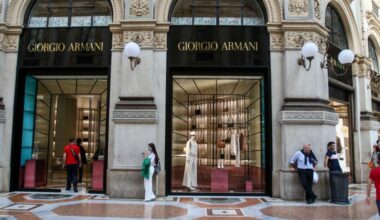 des ouvriers Chinois payés quatre euros de l'heure pour fabriquer des sacs de luxe en Italie