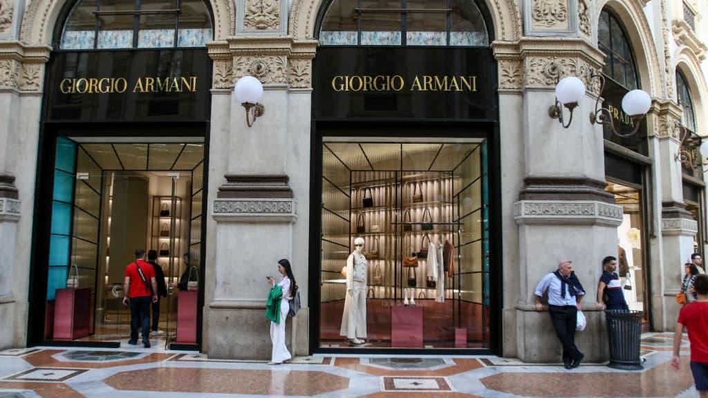 des ouvriers Chinois payés quatre euros de l'heure pour fabriquer des sacs de luxe en Italie