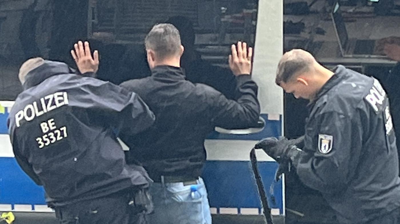Wieder beim Berlin-CSD festgenommen: Neonazi-Anführer Julian M. lief trotz Hafturteil vier Monate frei herum