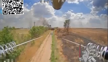 An FPV pilot of the Ukrainian 81st Brigade attacks an already burning Russian MBT at the moment one of the surviving crew members tries to evacuate the vehicle. Serebrianka, Donetsk Oblast. Geolocation: 48.9031, 38.1350