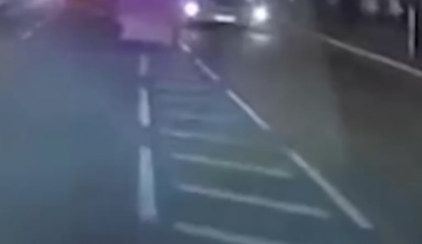 Footage shows rickshaw crashing into bus in central London