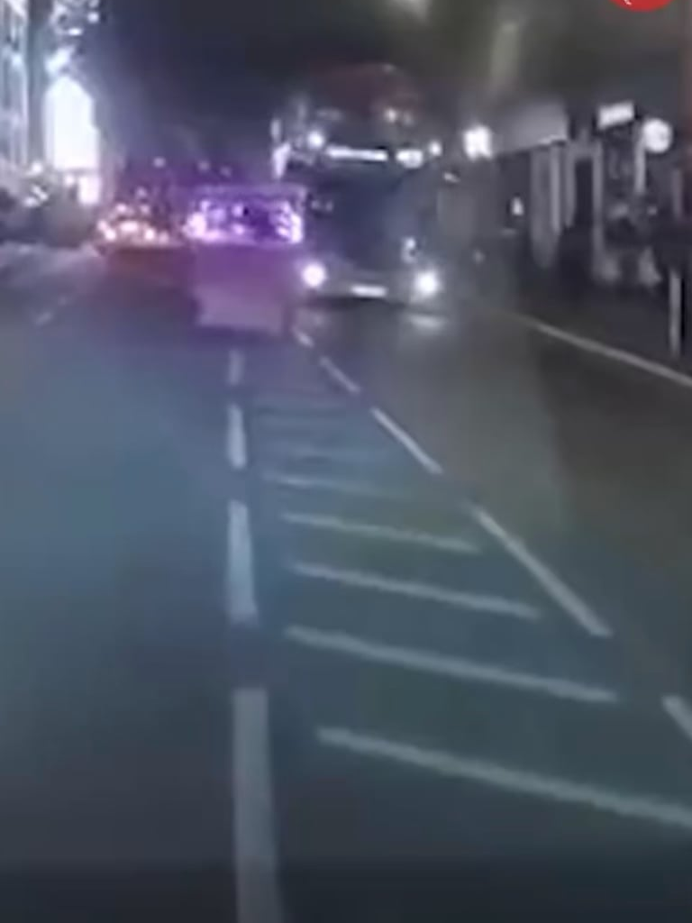 Footage shows rickshaw crashing into bus in central London