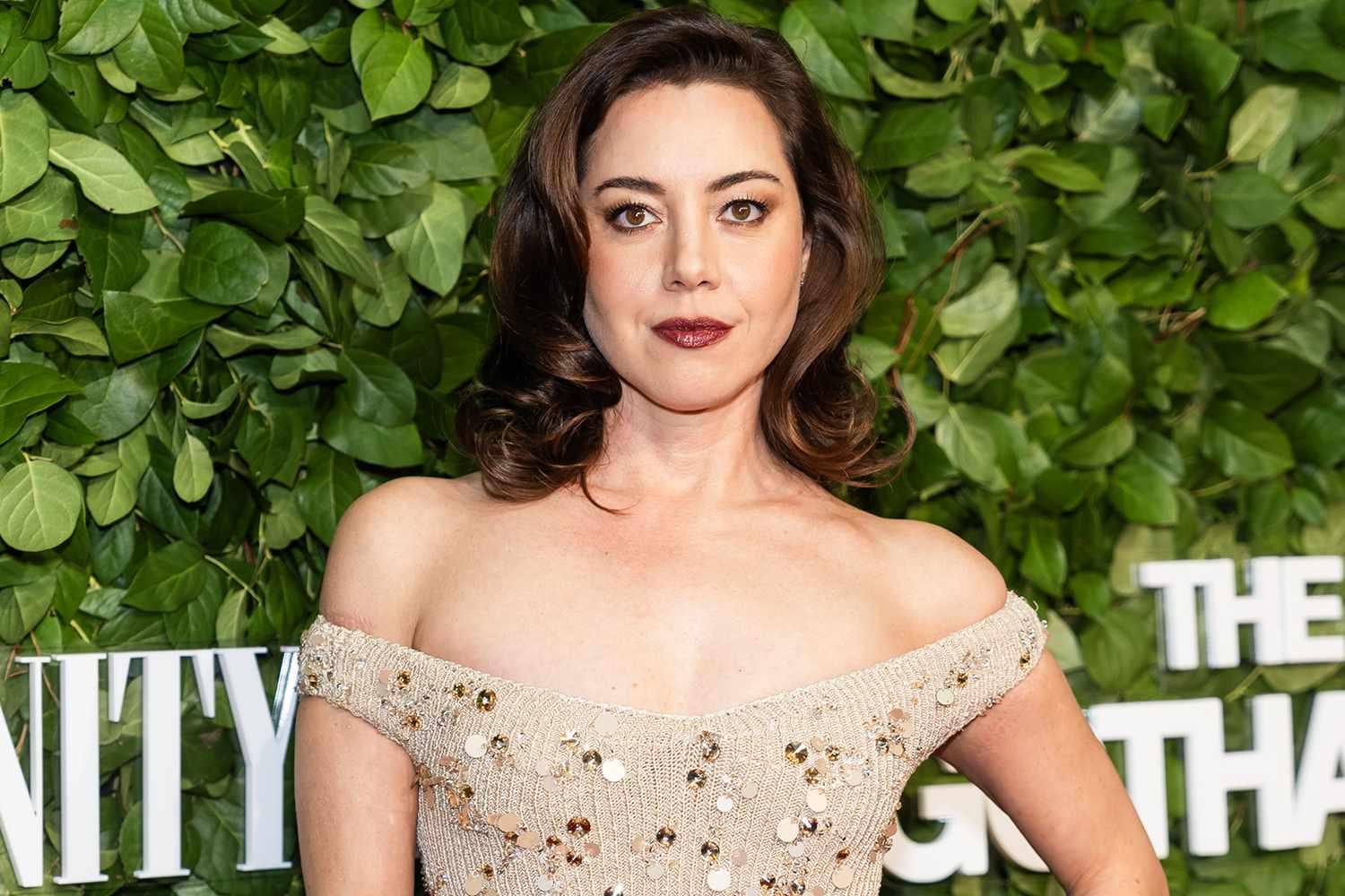 Aubrey Plaza Opens Up to Amy Poehler About Grief Following Her Husband’s Death: ‘It’s a Daily Struggle'
