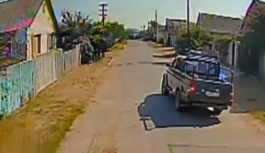 A Russian truck crashes while trying to avoid a Ukrainian FPV drone, posted by SIGNUM Battalion (Lyman front)