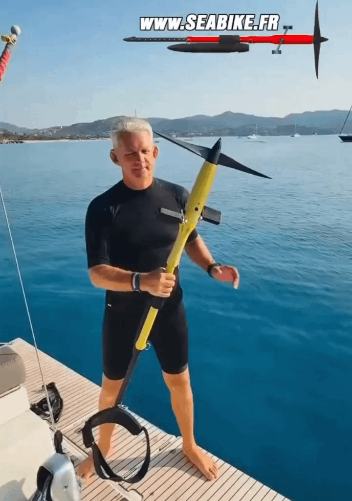Kann jemand daraus ein Meme basteln? Das ist doch ein Pedalo fürs Wasser, oder nicht?