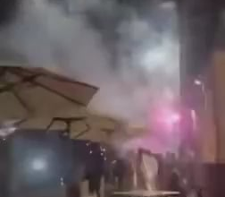 Montan una fiesta con fuegos artificiales y queman 200m de monte