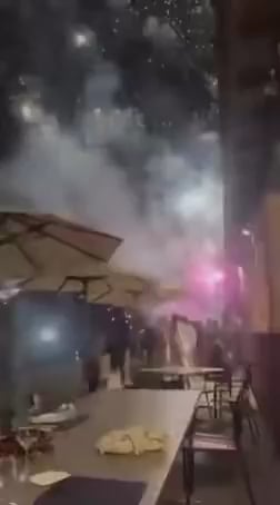 Montan una fiesta con fuegos artificiales y queman 200m de monte
