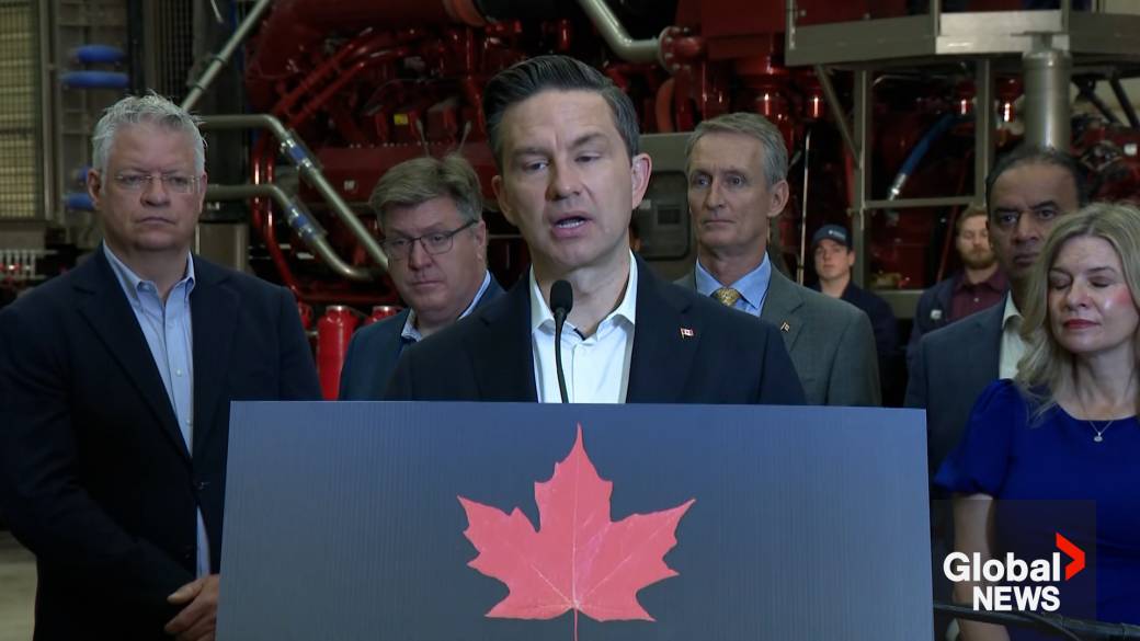 Click to play video: 'Carney ‘bending over backwards’ for Trump in trade negotiations: Poilievre'