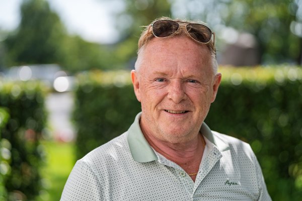 Tidligere Frp-topp og statsråd, nå TV-profil, Per Sandberg møter Nettavisen til intervju i Lillestrøm. Sandberg kommer direkte fra Vietnam, hvor han nå bor store deler av året.