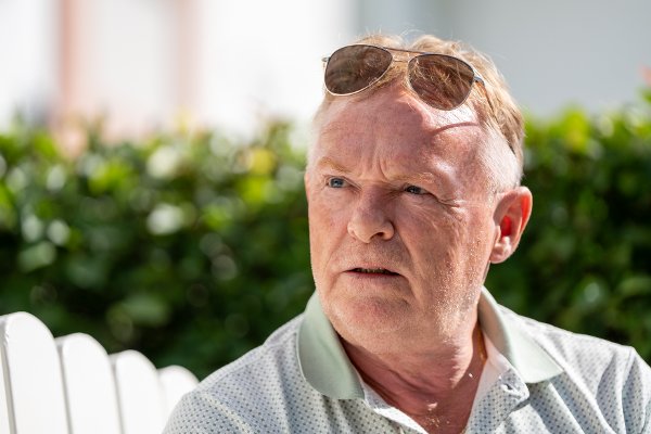 Tidligere Frp-topp og statsråd, nå TV-profil, Per Sandberg møter Nettavisen til intervju i Lillestrøm. Sandberg kommer direkte fra Vietnam, hvor han nå bor store deler av året.