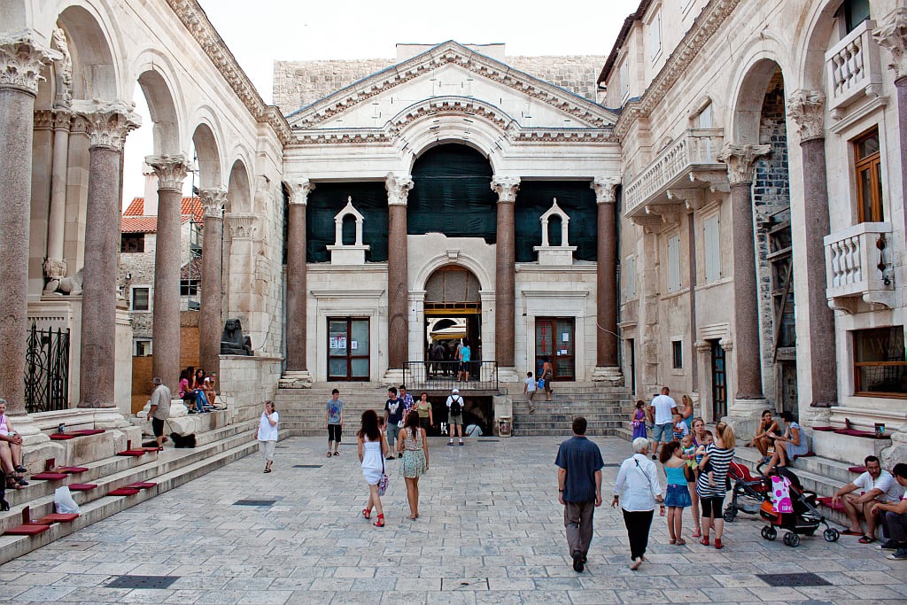 Peristil Square