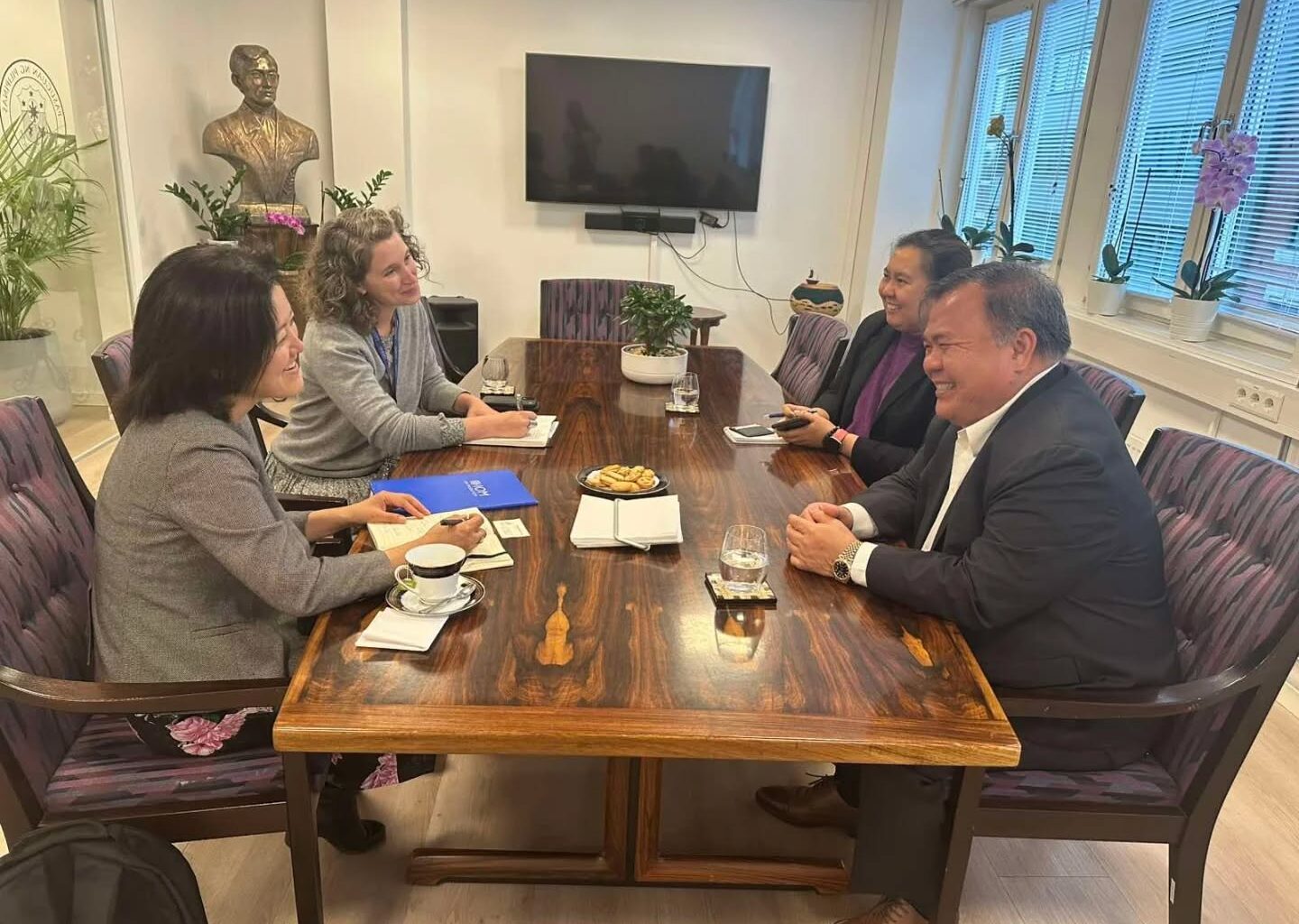 Philippine Embassy in Oslo explores migration cooperation with IOM Norway