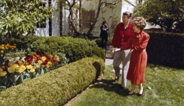 Photos show how White House gardens have bloomed in years past -- and today