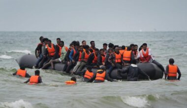 Home Office to detain first small boat migrants for deportation to France in days
