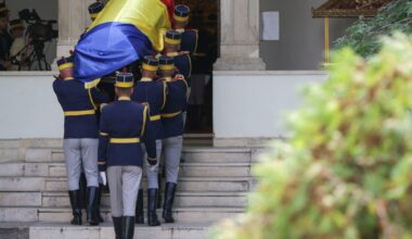 VIDEO Ion Iliescu, ignorat de români la funeralii. Zeci de mii de oameni la funeraliile lui Corneliu Coposu și Regelui Mihai, străzi pustii la Iliescu