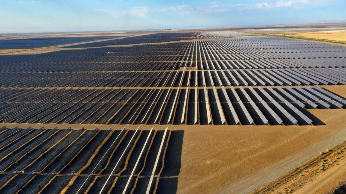 Vast majority of new US power plants generate solar or wind power | The grid is becoming cleaner thanks to projects that have been in the works for years.