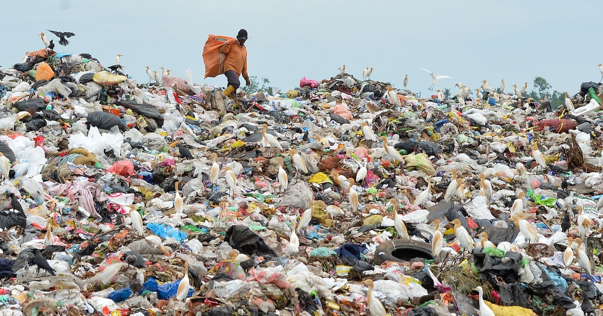 Will nations agree treaty to cut plastic production?