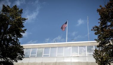USA’s ambassade i Danmark tvunget til usædvanlig aktindsigt. [Ansatte skal udlevere alt materiale om Trumps ønske om at købe Grønland]