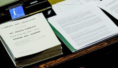 L'Italia perde un sacco di soldi per colpa delle leggi scritte male - Il Post