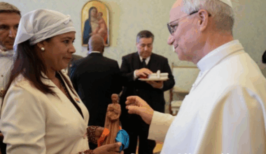 VATICAN Leo XIV tells Chagos refugees that all peoples have the right to live in their own lands