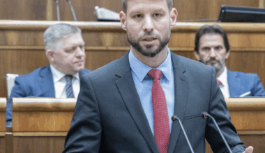 Fico šíri konšpirácie, Slovensko sa rúti do chaosu