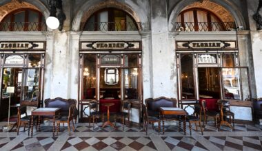 Buon giorno, American-style tips. Arrivederci, Italian small-tip culture