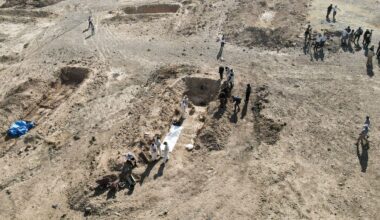 En Irak, les travaux débutent pour exhumer un immense charnier où se trouvent des victimes du groupe Etat islamique