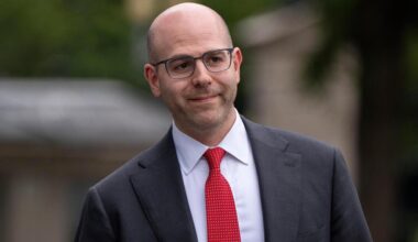 Trump to nominate top economic aide to Federal Reserve board
