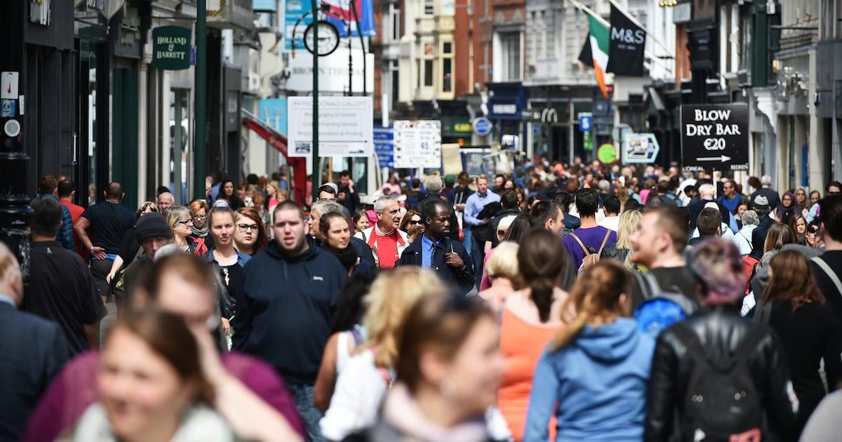 Number of immigrants arriving in Ireland falls by 16%, emigration down for first time since 2020
