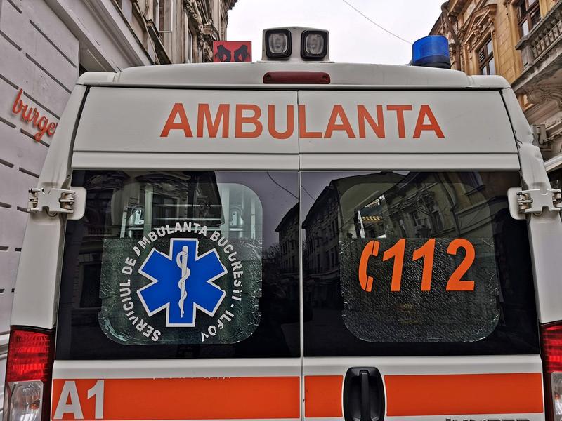 Femeia înjunghiată în plină zi în București, „șocată” că „nimeni nu a intervenit”. „A fost nevoită să sune singură la ambulanță”