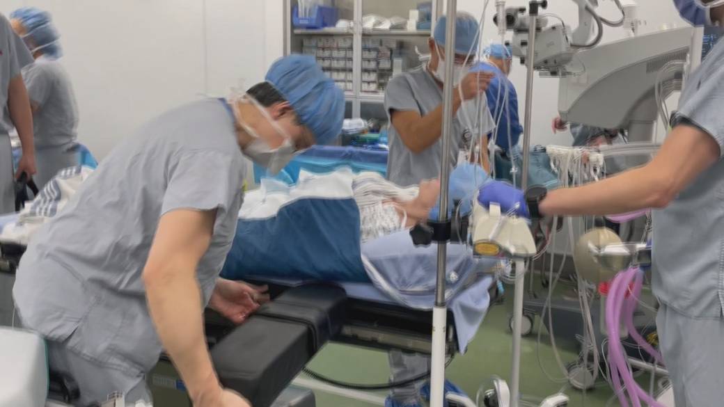 Click to play video: 'Victoria woman undergoes ‘tooth-in-eye’ surgery to restore vision'