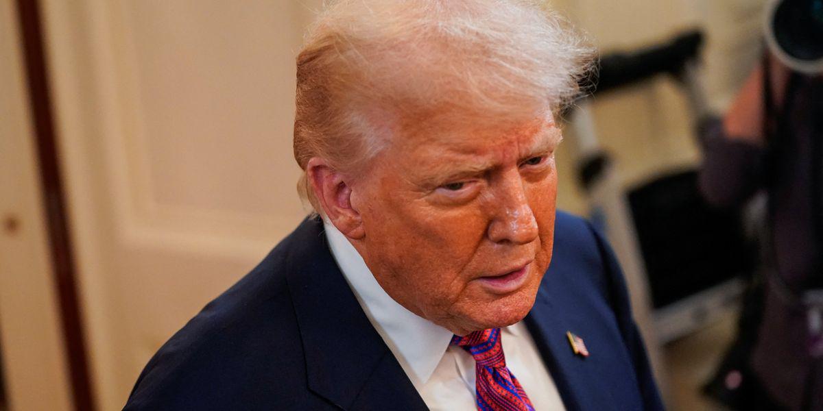 'Something is very wrong': Ex-Trump insider flags 'alarming' news about president's health