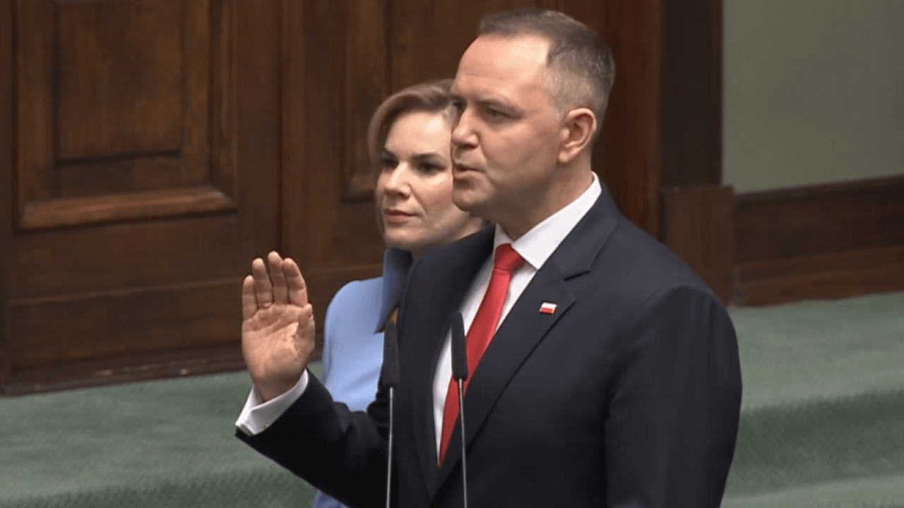 Conservative Karol Nawrocki sworn in as president of Poland