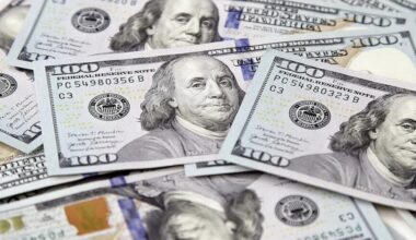 Moody's Chief Economist Warns US Economy On 'Precipice Of Recession' As Tariffs, Labor Shortages Trigger Market Selloff - Invesco QQQ Trust, Series 1 (NASDAQ:QQQ), SPDR Dow Jones Industrial Average ETF (ARCA:DIA)