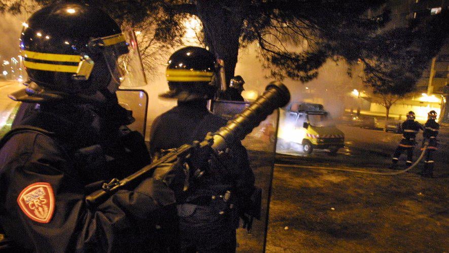 "Des black blocs qui cassent notre ville et notre festival" : la colère du maire d'Aurillac après de violentes confrontations entre CRS et émeutiers