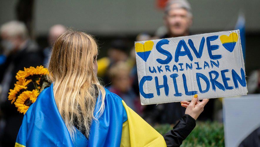 Guerre en Ukraine : âge, couleur des yeux, condition physique… Des enfants ukrainiens volés proposés à l’adoption sur un "catalogue" en ligne russe