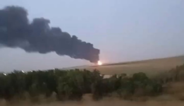 For more than a day, they have been trying to extinguish the fire on the territory of the Novoshakhtinsky refinery, in the video the tanks continue to burn actively. The total volume of all tanks is more than 210 thousand cubic meters.