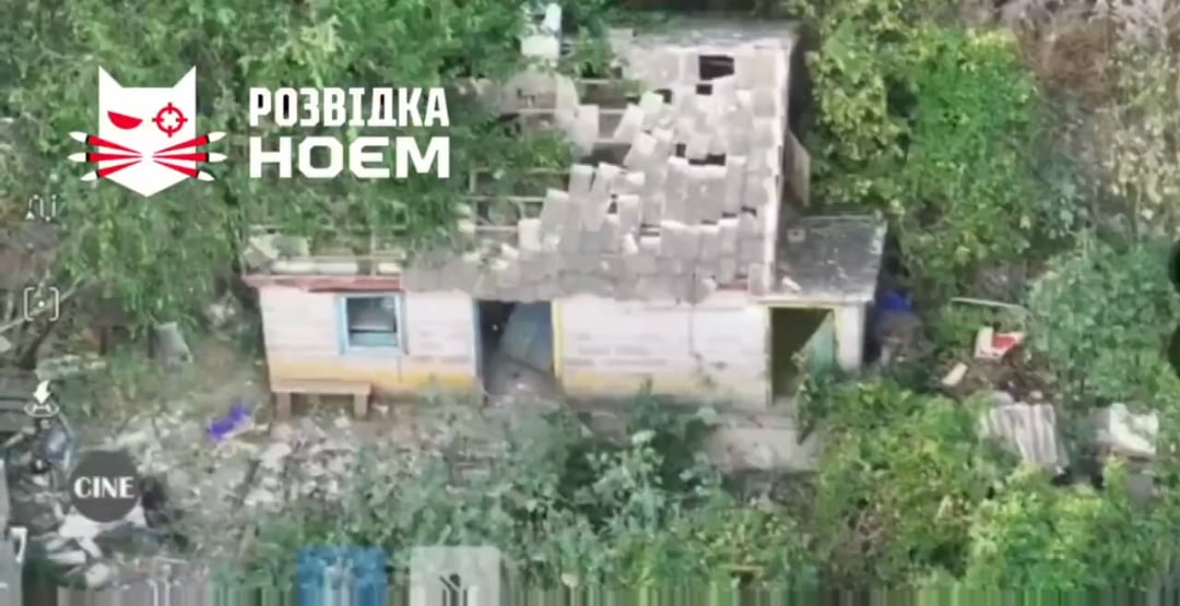 Drone POV: Ukrainian soldier throws a 120mm mortar shell into the basement where some Russian soldiers refused to surrender.