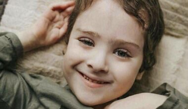Harris agrees to meet parents of child who died after waiting years for scoliosis surgery