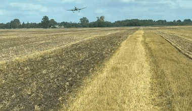 Když si myslíte, že už jste viděli všechno: Modernější varianta klasického československého práškovacího "Čmeláka" Z-137T Agro Turbo na Ukrajině. Vyzbrojená sovětskými raketami vzduch-vzduch R-73 a používaná k sestřelování ruských dronů.