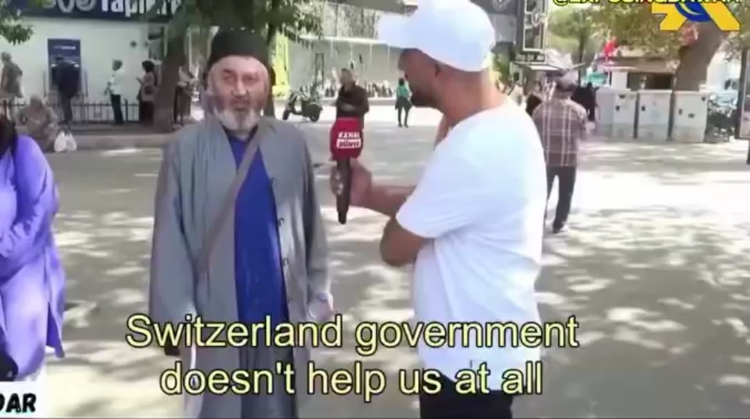 Petition to change 🇨🇭 flair to "Socialist police state enjoyer"