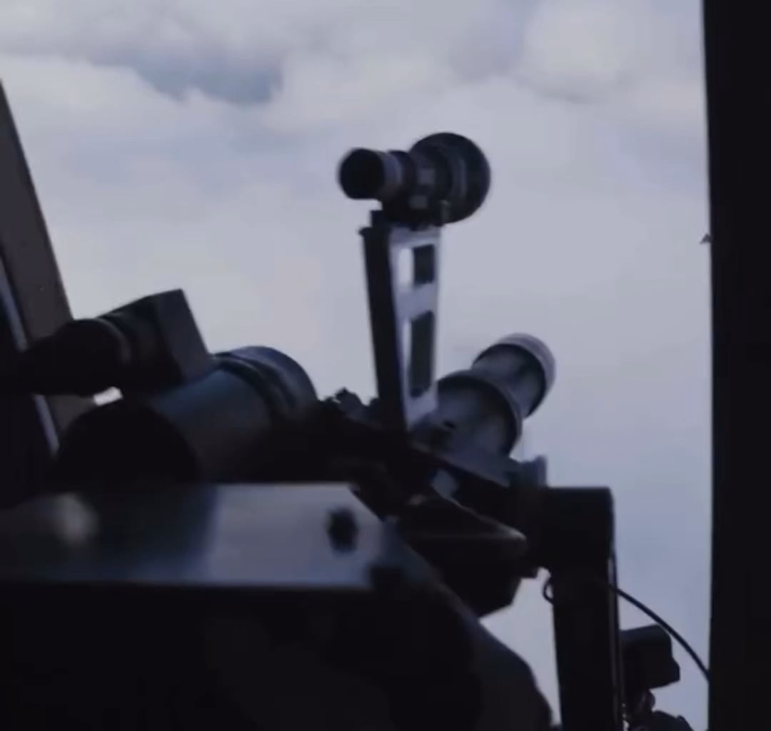 Ukrainian door gunner on a helicopter (Mi-8 or Mi-24) shoots down a Russian Geran-2/Shahed-136 kamikaze drone [2025]