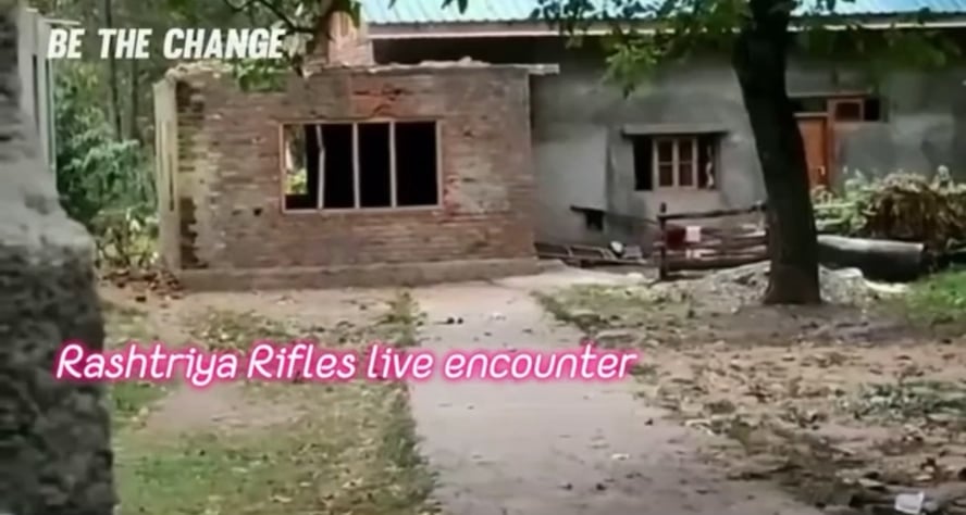 [Enemy Visible] Indian RR soldier kills a Pakistani Soldier from close range