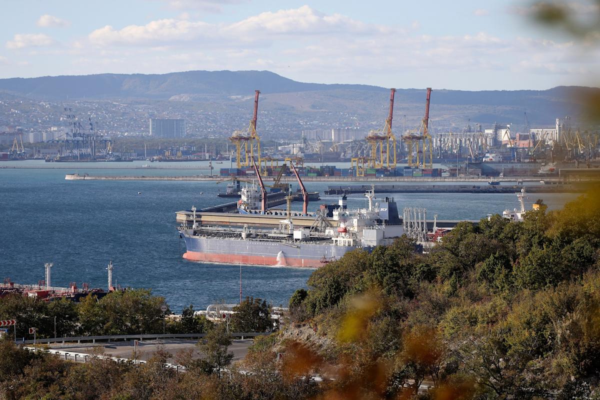 Trump pressures China and India to stop buying cheap Russian oil