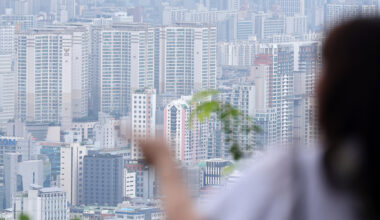 Seoul's apartment complexes are seen from Mount Namsan in central Seoul on Aug. 14. [NEWS1]