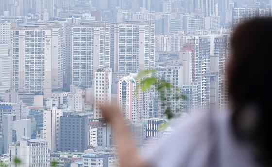 Seoul's apartment complexes are seen from Mount Namsan in central Seoul on Aug. 14. [NEWS1]