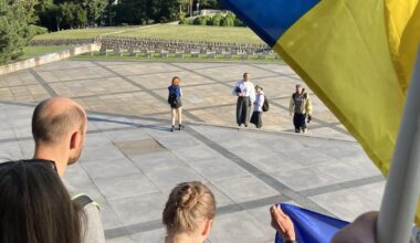 Dnes sme boli na Slavíne, kde prišlo šíriť Rusku propagandu rusmi platené zoskupenie B za b. To že si prišli uctiť padlých vojakov v 2. Sv vojne je len taka kamufláž. Reálne len chcú ziskat národnostne orientovaných ludi a pak ich masírovať ruskými grckami. 😎👈🇺🇦