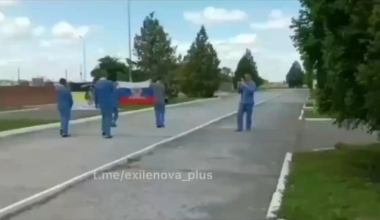 A Russian parade for celebrating the "victorious soldiers" who came back from the front.. but there is a nuance